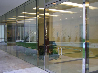 Sử Dụng Kính Cường Lực Có An Toàn Không