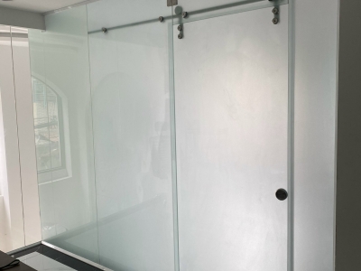 Đơn vị gia công cửa kính cường lực TPHCM uy tín, giá tốt