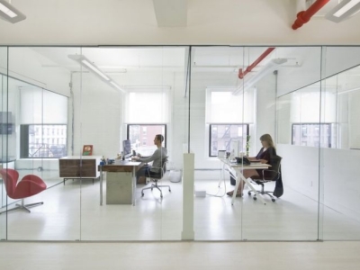 Cửa kính cường lực văn phòng - Mở rộng tầm nhìn và không gian làm việc