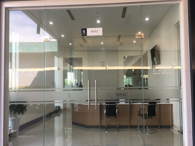 Mẫu cửa kính cường lực đẹp Bình Tân - NHÔM KÍNH HOÀI QUỐC