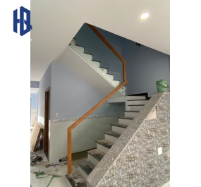 Lan can cầu thang kính 3