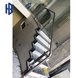 Lan can cầu thang kính 4