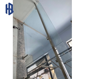 Lan can cầu thang kính 5